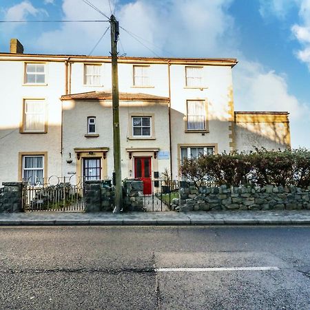 Llys Madoc, Basement Apartment Penmaen-mawr 外观 照片
