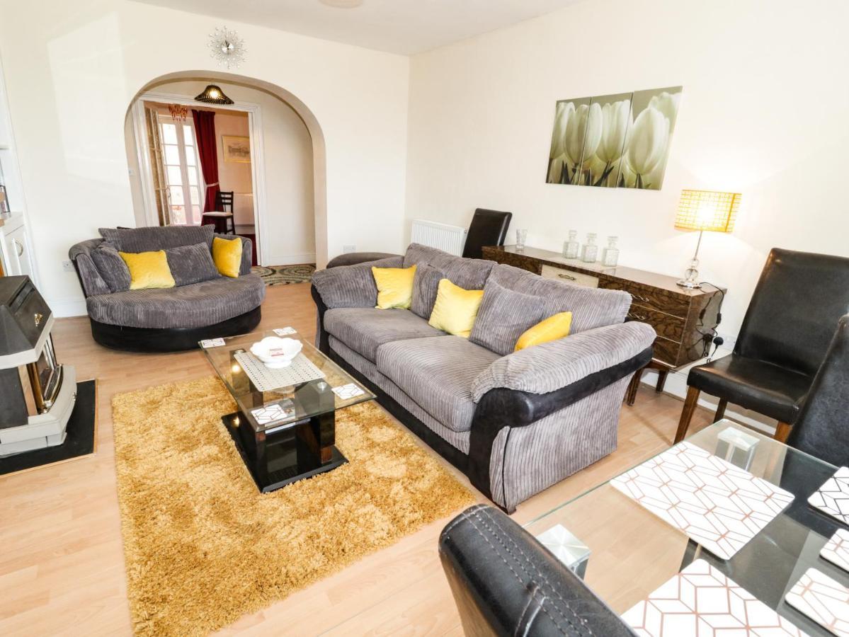 Llys Madoc, Basement Apartment Penmaen-mawr 外观 照片