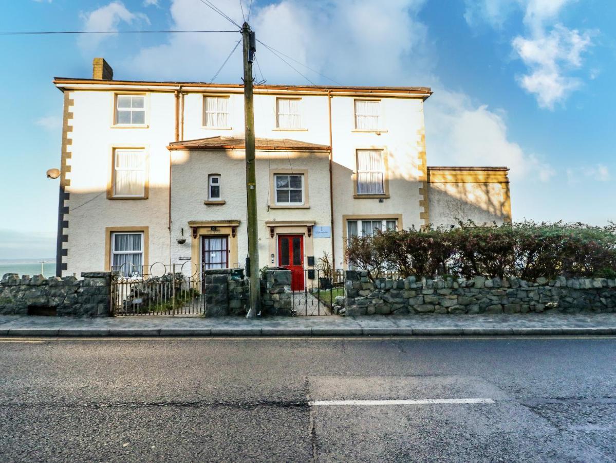 Llys Madoc, Basement Apartment Penmaen-mawr 外观 照片