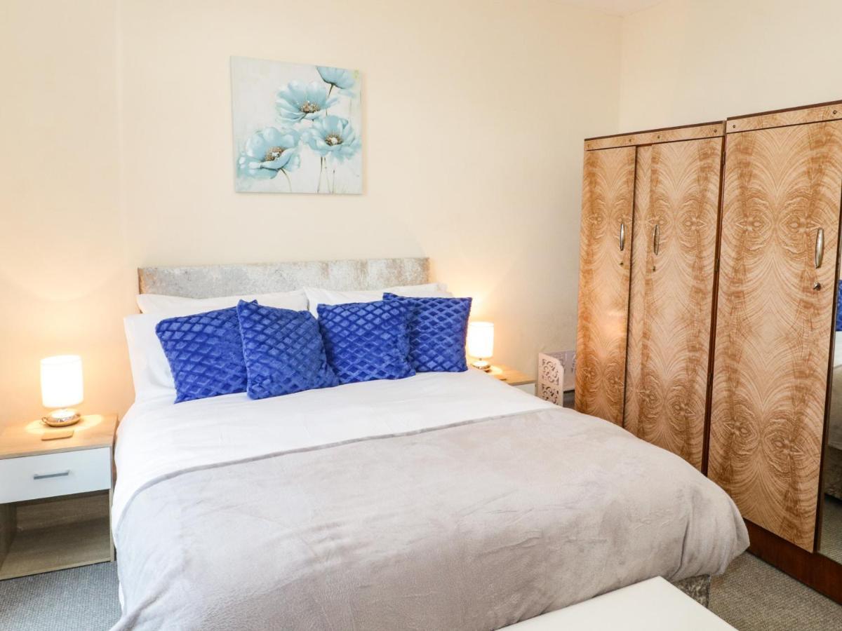 Llys Madoc, Basement Apartment Penmaen-mawr 外观 照片