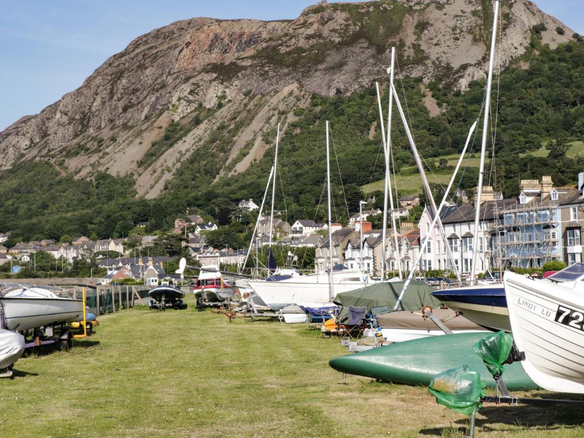 Llys Madoc, Basement Apartment Penmaen-mawr 外观 照片