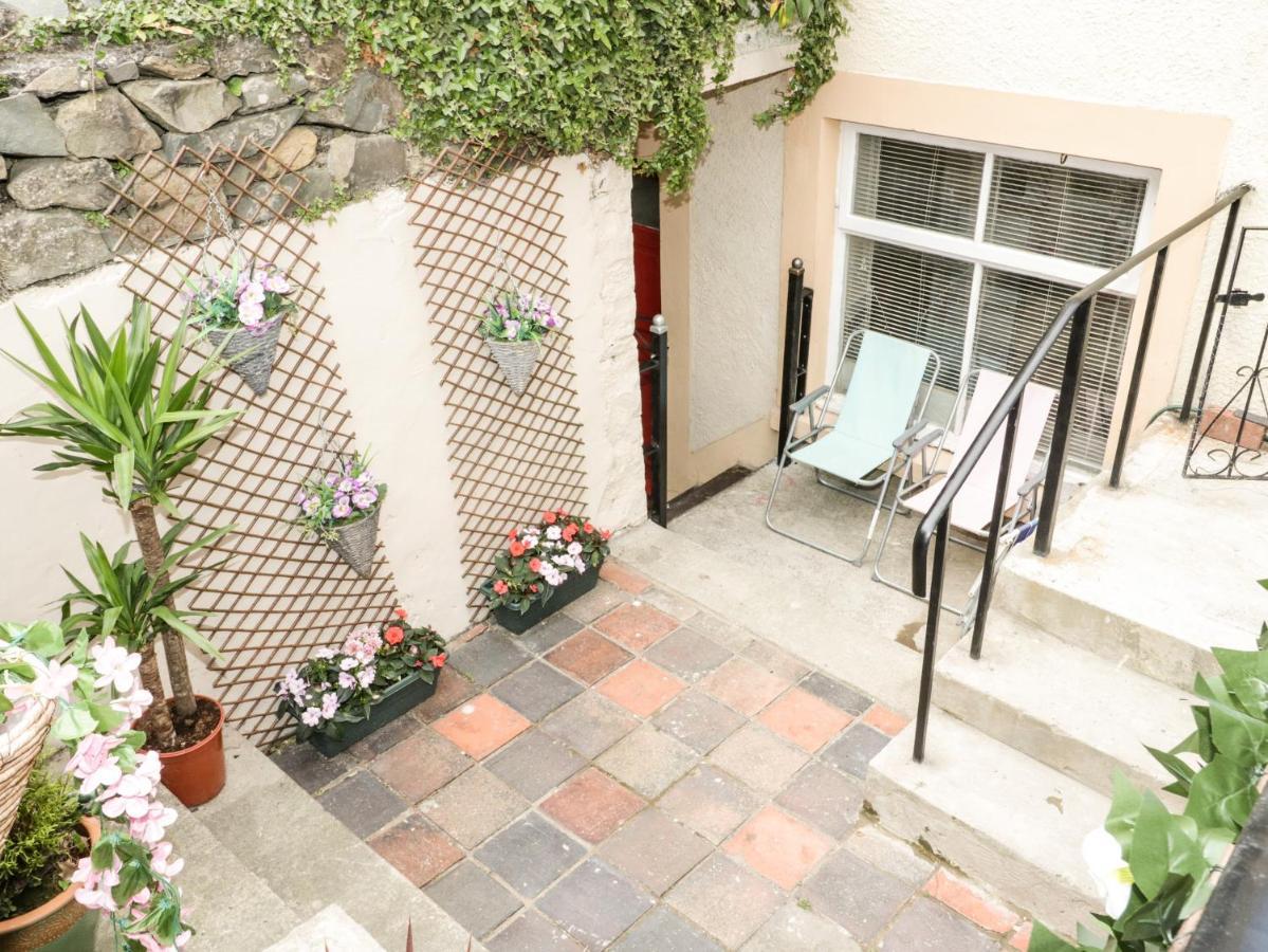 Llys Madoc, Basement Apartment Penmaen-mawr 外观 照片