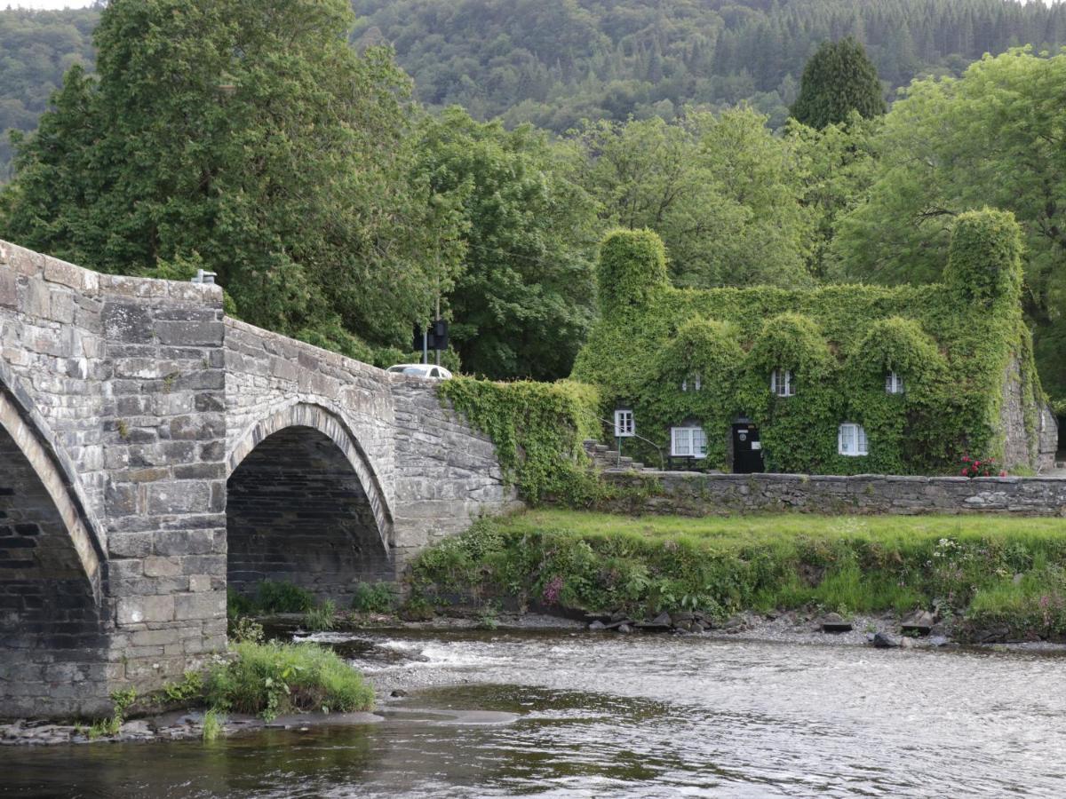 Llys Madoc, Basement Apartment Penmaen-mawr 外观 照片