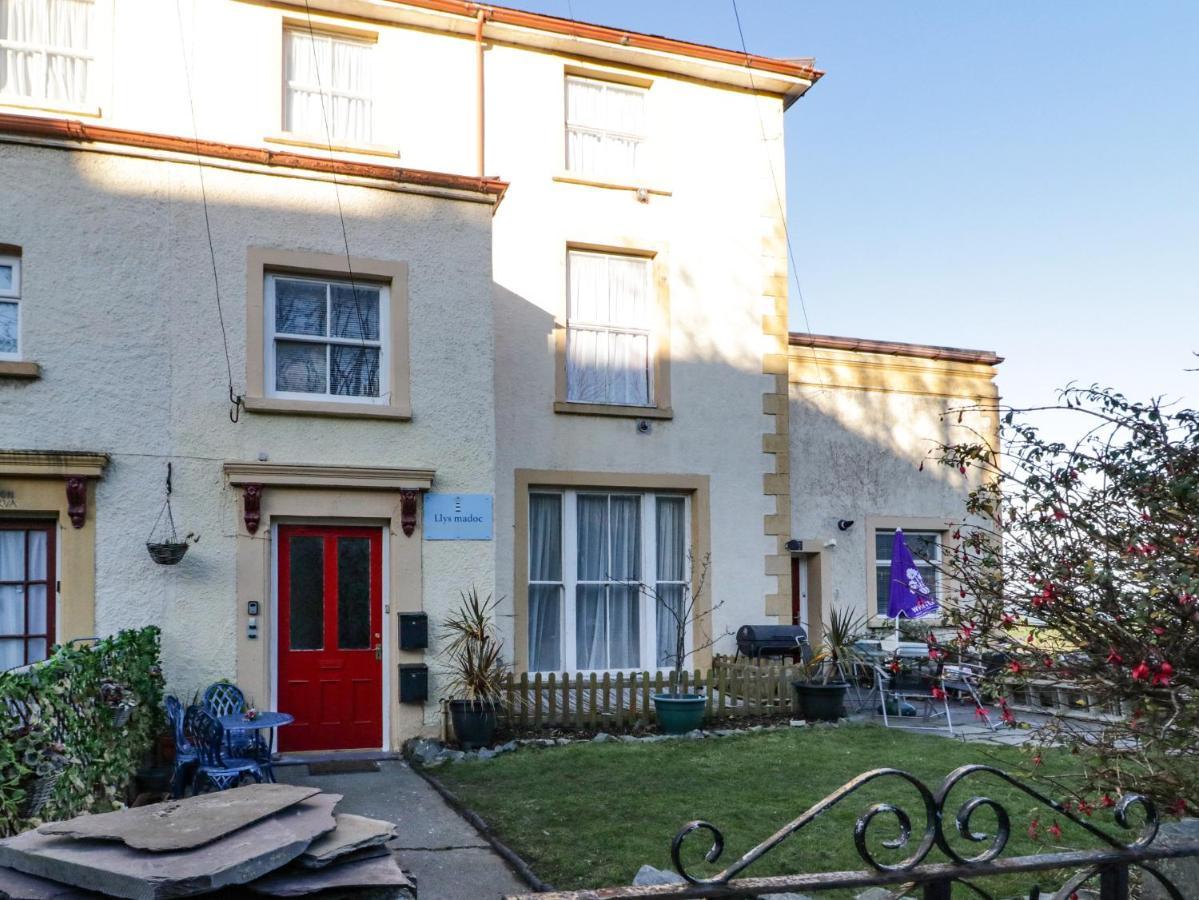 Llys Madoc, Basement Apartment Penmaen-mawr 外观 照片