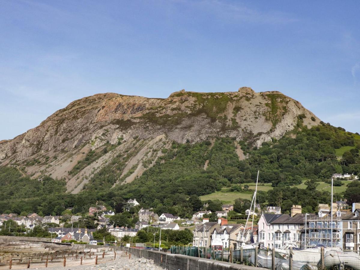 Llys Madoc, Basement Apartment Penmaen-mawr 外观 照片